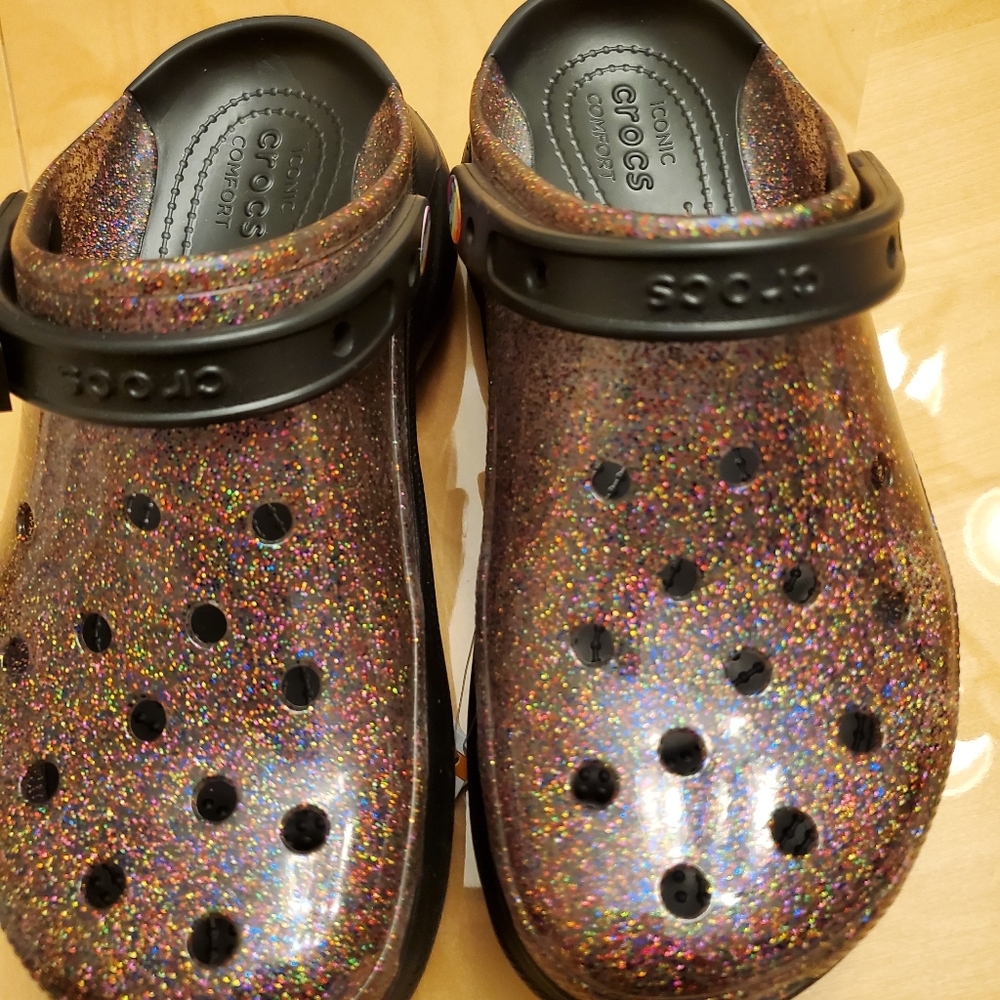 Size 8 crocs